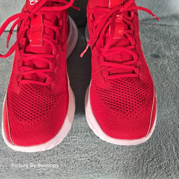Under Armour Curry Flow 8, specifically in a red and white colorway - Picture 3 of 11